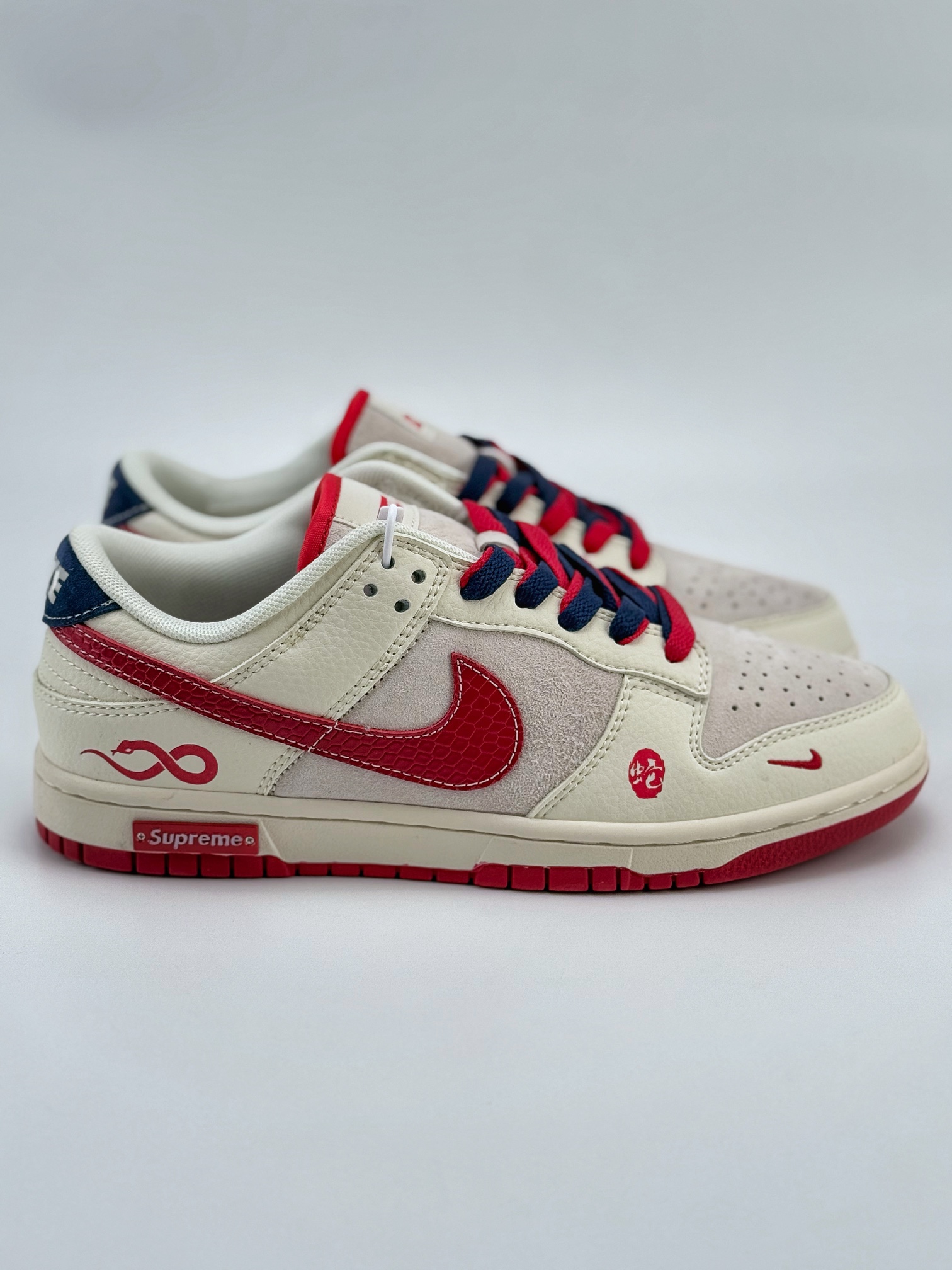 Nike SB Dunk Low x Supreme 蛇年限定 米红小钩双鞋带  XS1086-015