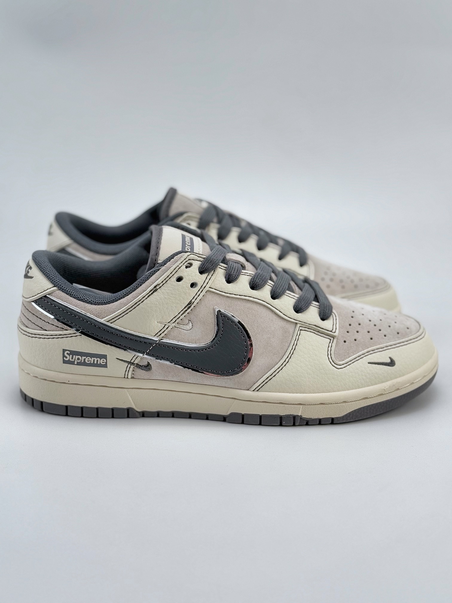 Nike SB Dunk Low x Supreme 米灰三小钩 XX3168-303