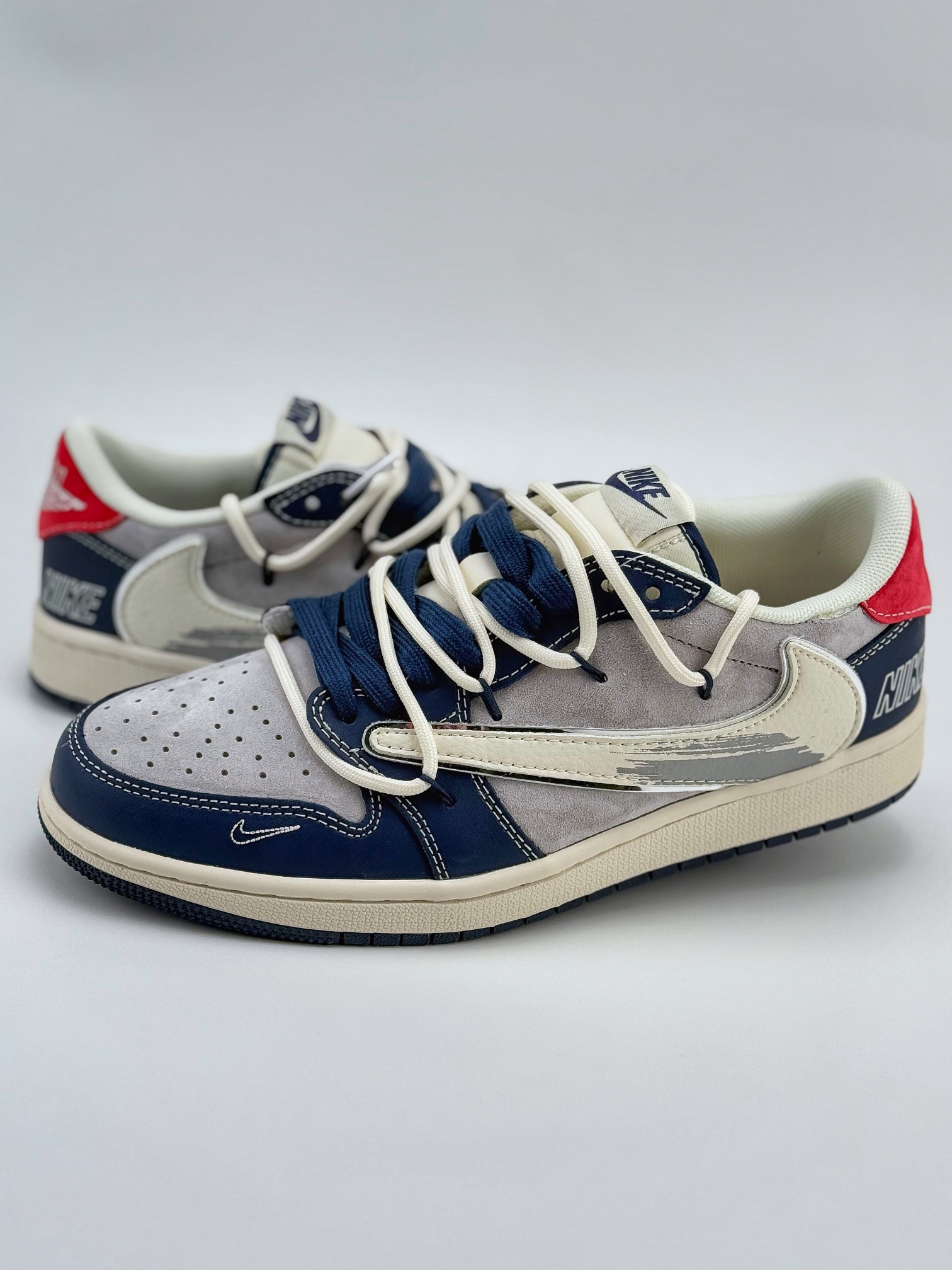 Travis Scott x Nike Air Jordan 1 Low Nike字标 Air Jordan 1 Low 反转白灰蓝绑带倒钩  XS3186-203