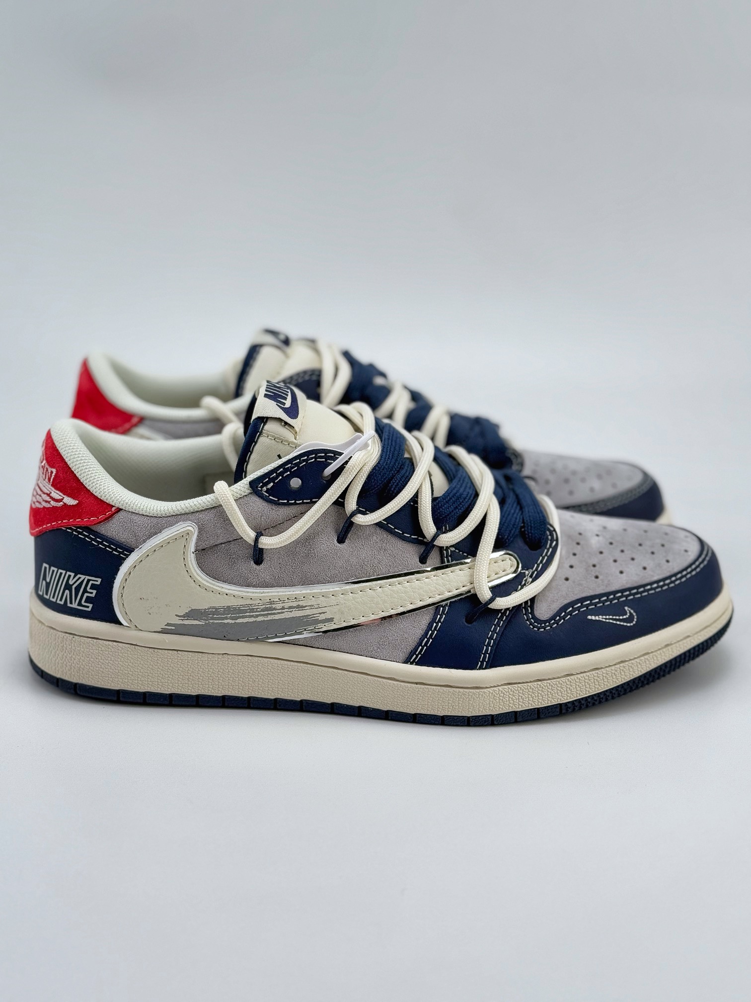 Travis Scott x Nike Air Jordan 1 Low Nike字标 Air Jordan 1 Low 反转白灰蓝绑带倒钩  XS3186-203