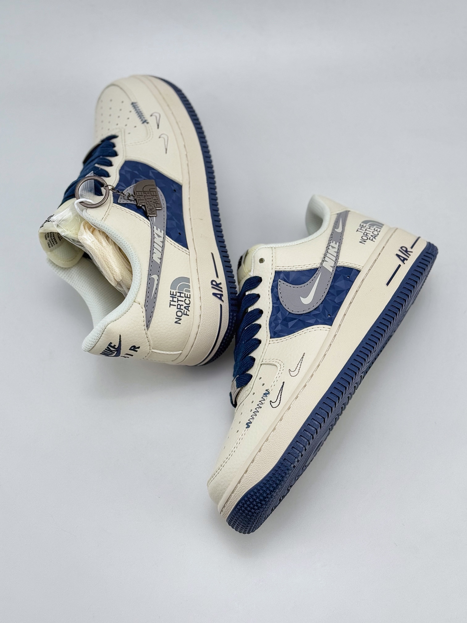 Nike Air Force 1 Low 07 x The North Face 白蓝三小钩  DM6688-001