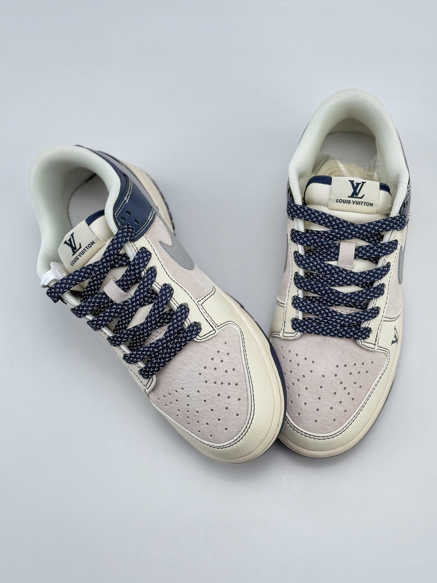 NIKE SB Dunk Low x Louis Vuitton 灰蓝满天星   XF8698-023