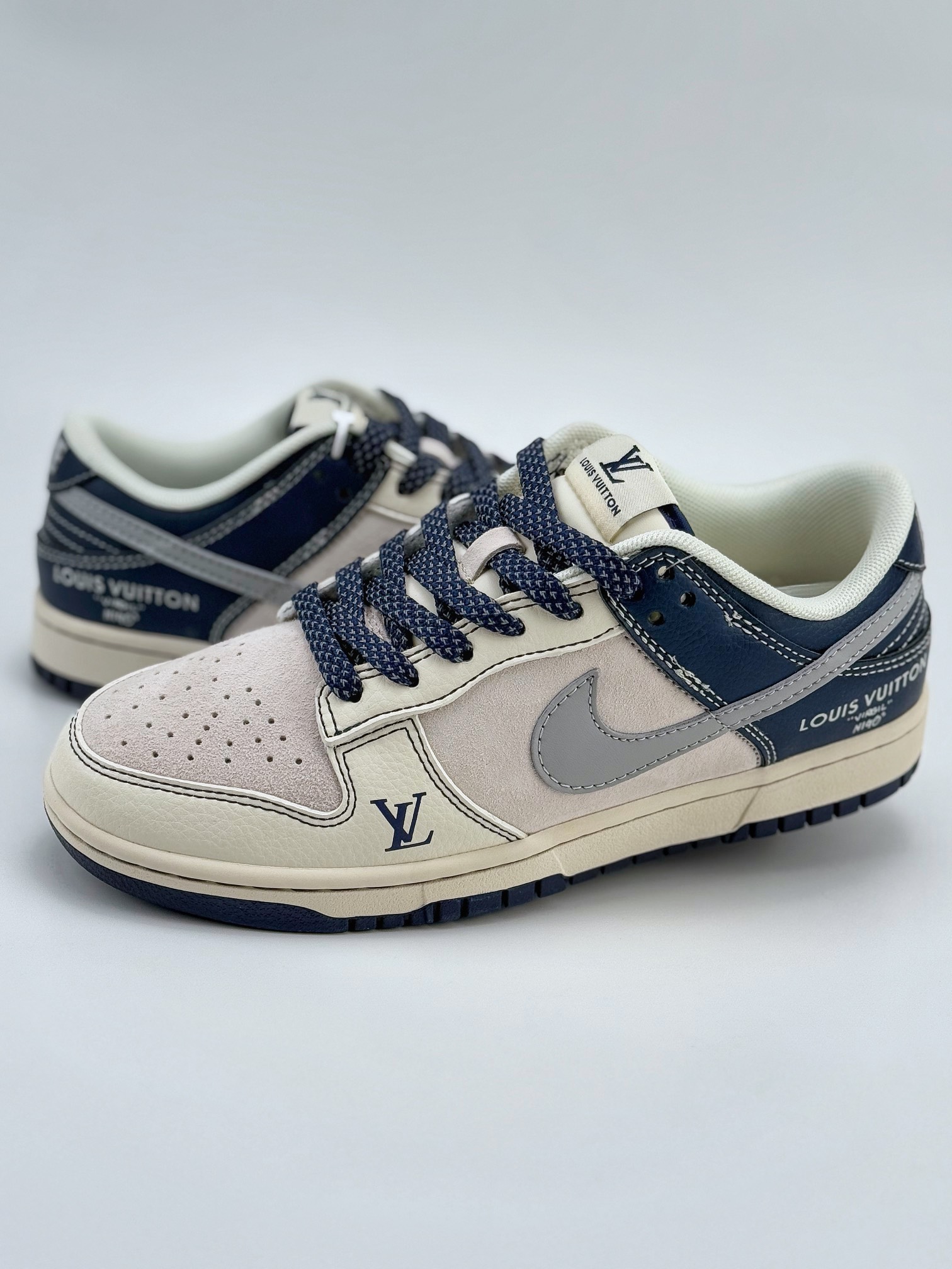 NIKE SB Dunk Low x Louis Vuitton 灰蓝满天星   XF8698-023