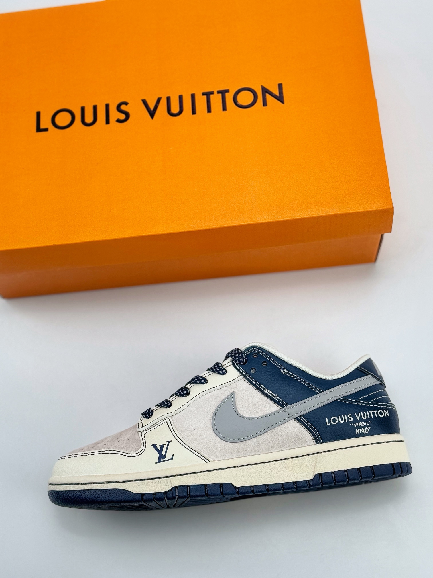 NIKE SB Dunk Low x Louis Vuitton 灰蓝满天星   XF8698-023