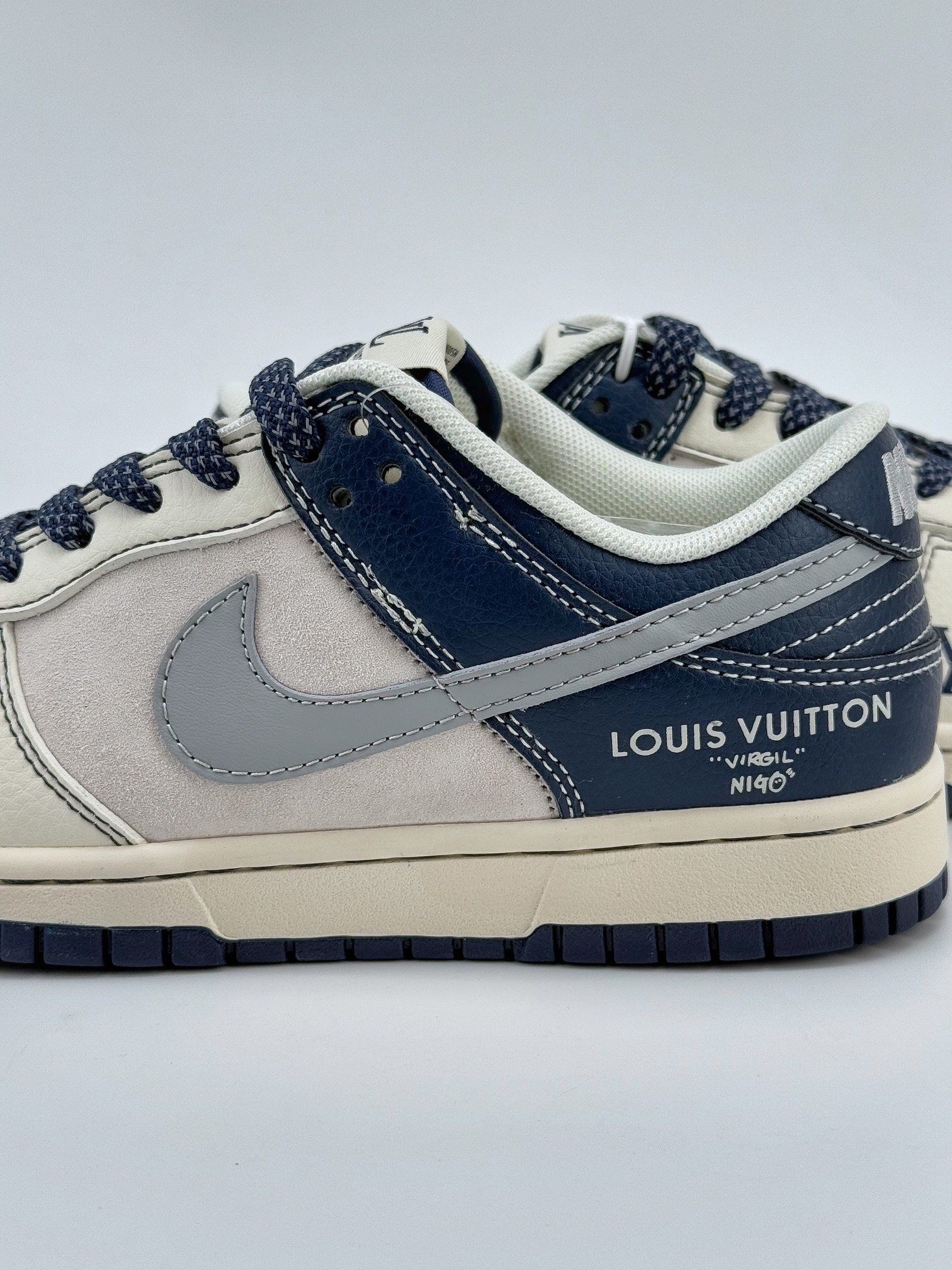 NIKE SB Dunk Low x Louis Vuitton 灰蓝满天星   XF8698-023