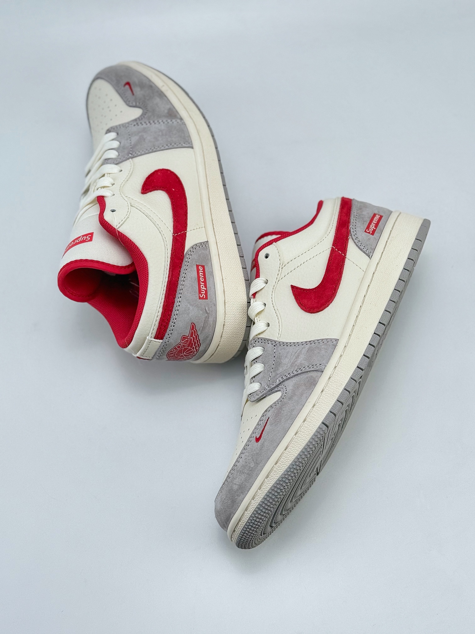 Air Jordan 1 Retro Low x Supreme 米灰红小钩 SJ9950-024