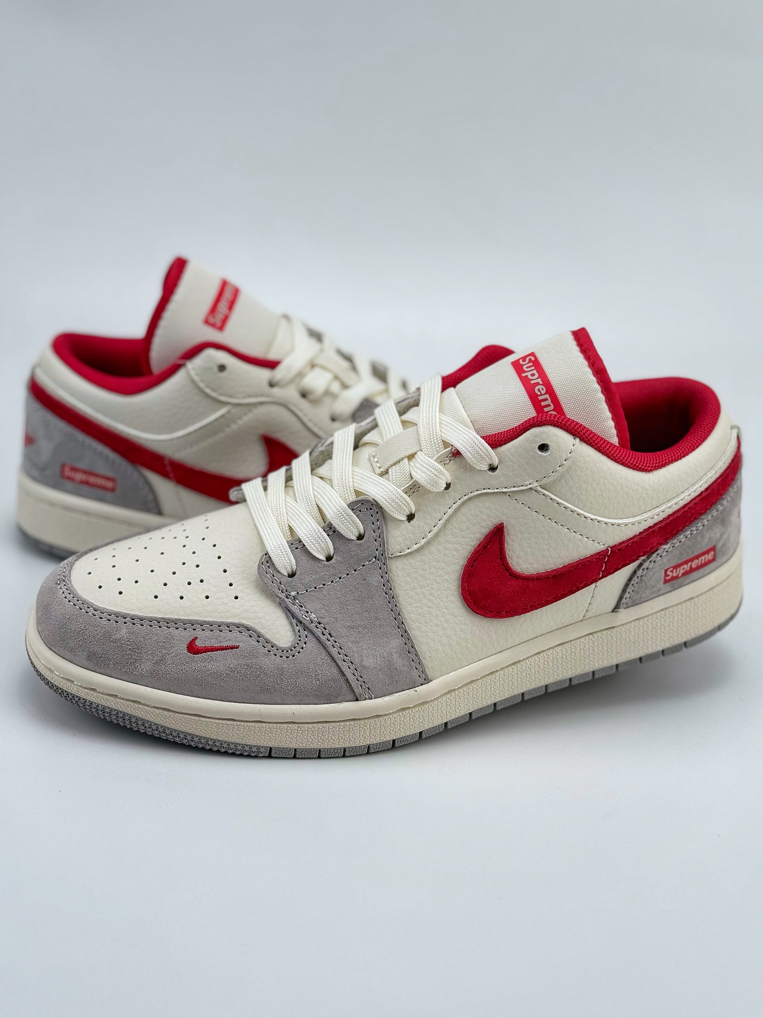 Air Jordan 1 Retro Low x Supreme 米灰红小钩 SJ9950-024