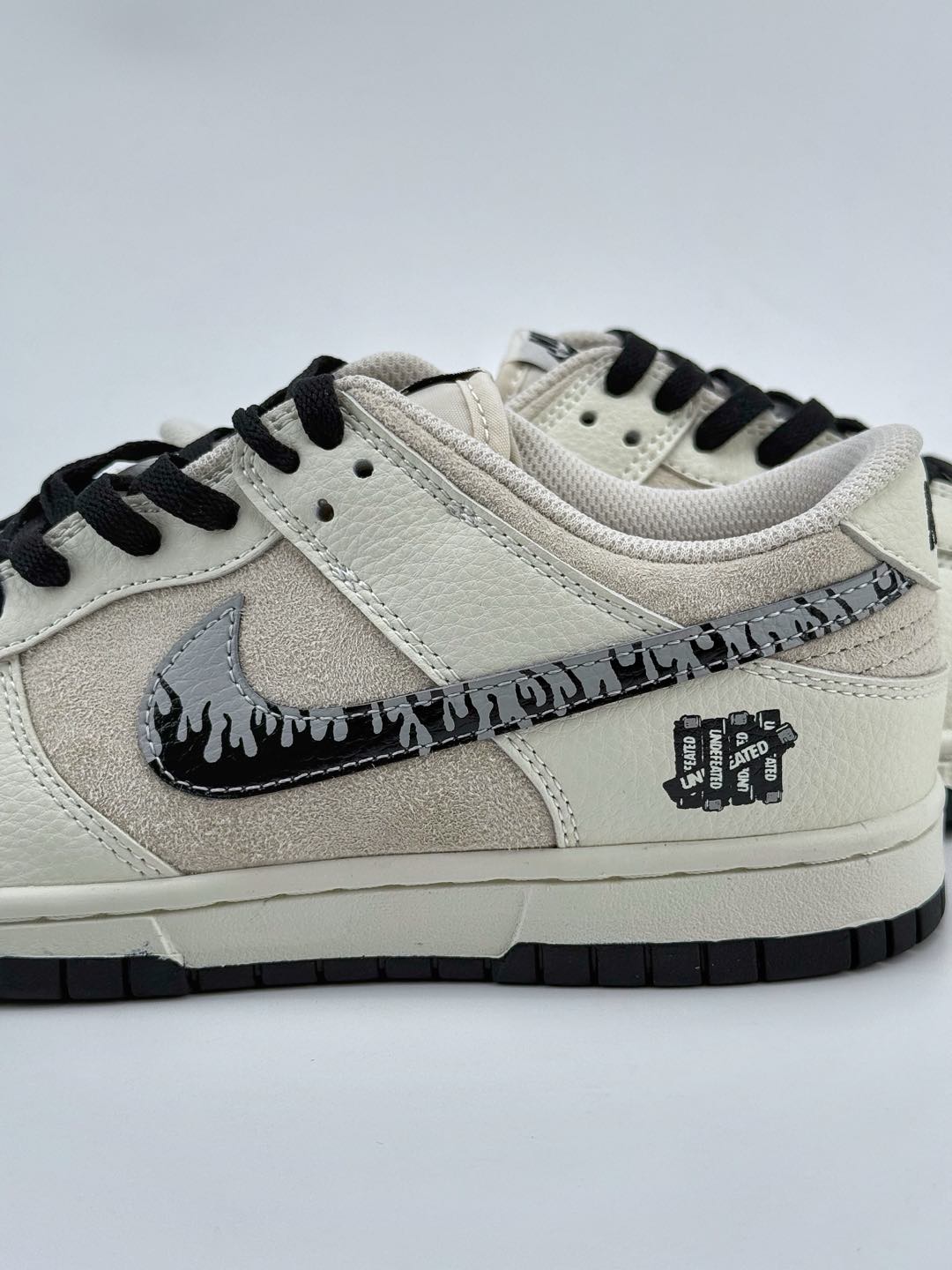 Nike SB Dunk Low x UNDEFEATED 白黑小钩火焰涂鸦  DJ2024-068