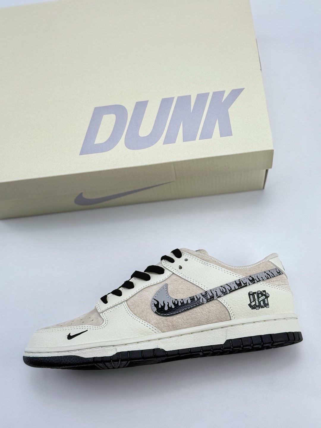 Nike SB Dunk Low x UNDEFEATED 白黑小钩火焰涂鸦  DJ2024-068