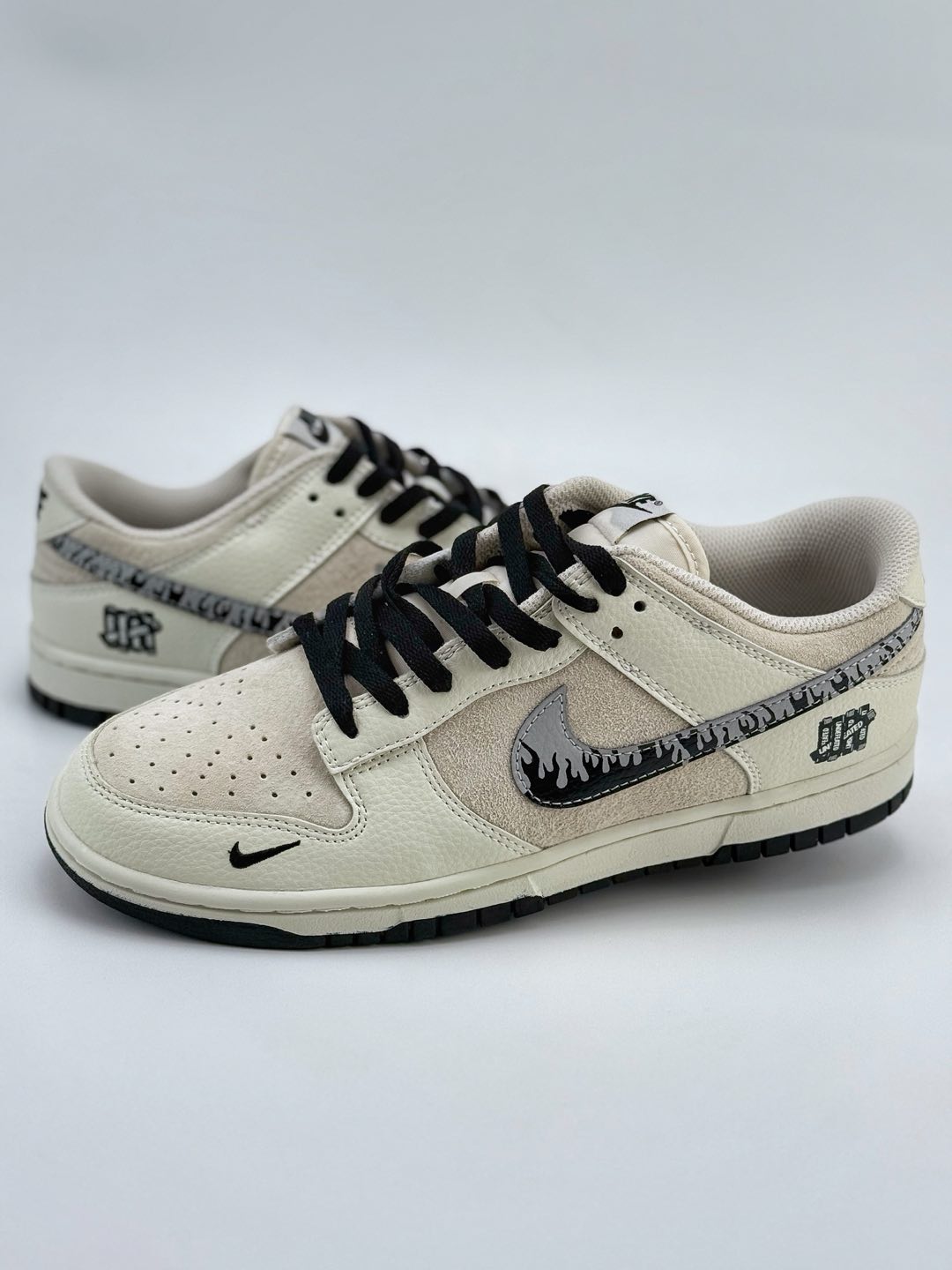 Nike SB Dunk Low x UNDEFEATED 白黑小钩火焰涂鸦  DJ2024-068