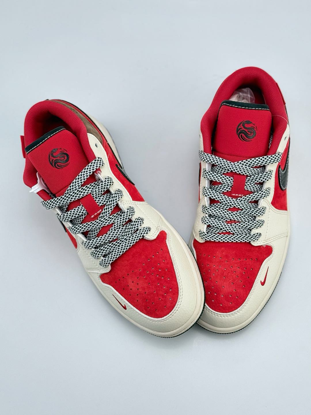 Air Jordan 1 Retro Low x Supreme 蛇年限定 米红小钩满天星  FC1688-203