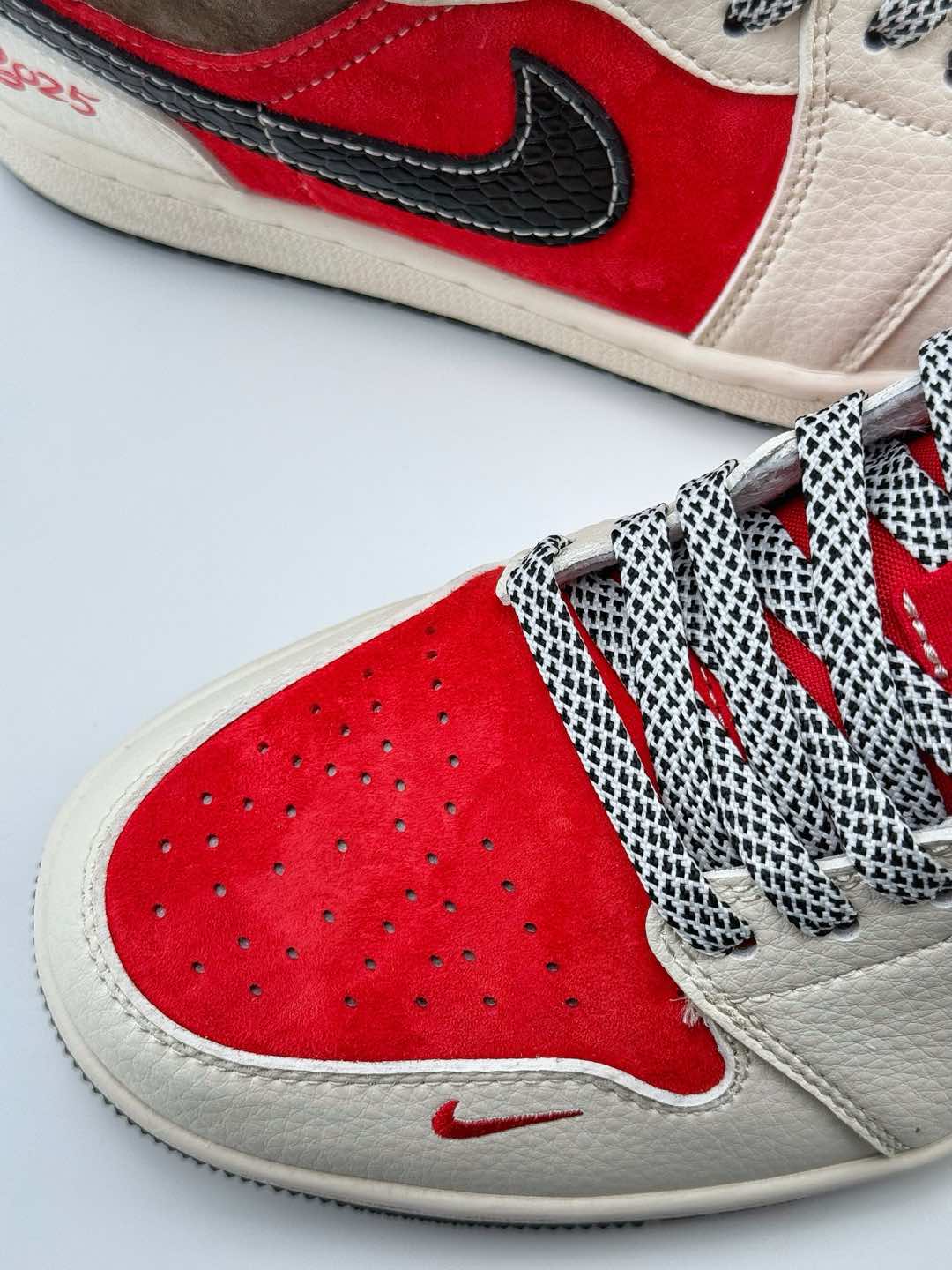 Air Jordan 1 Retro Low x Supreme 蛇年限定 米红小钩满天星  FC1688-203