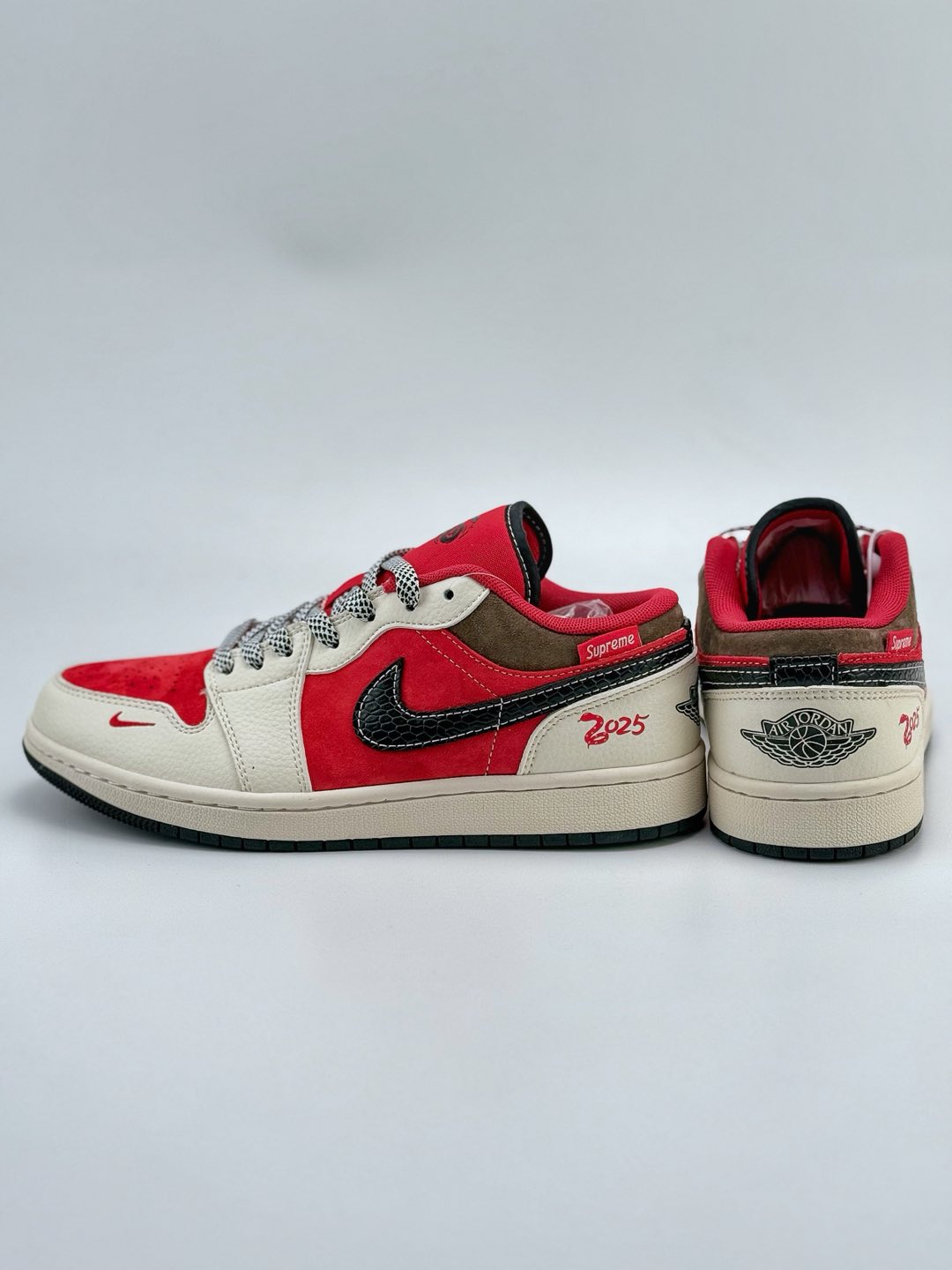 Air Jordan 1 Retro Low x Supreme 蛇年限定 米红小钩满天星  FC1688-203