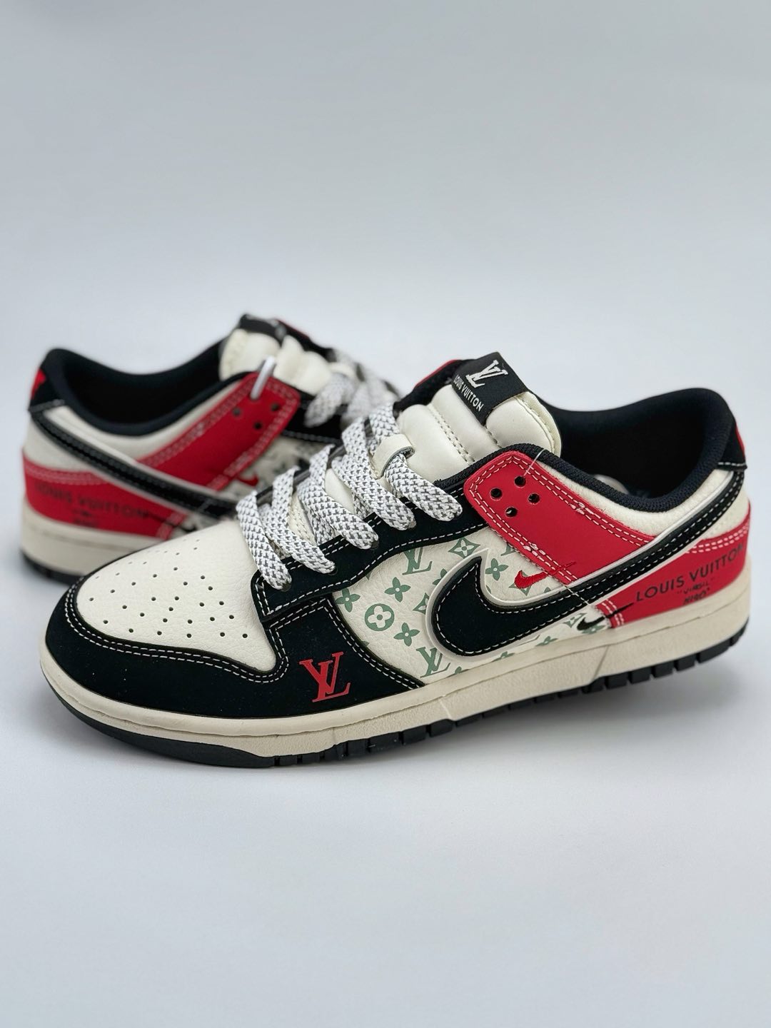NIKE SB Dunk Low x Louis Vuitton 白黑红满天星   XF8698-021