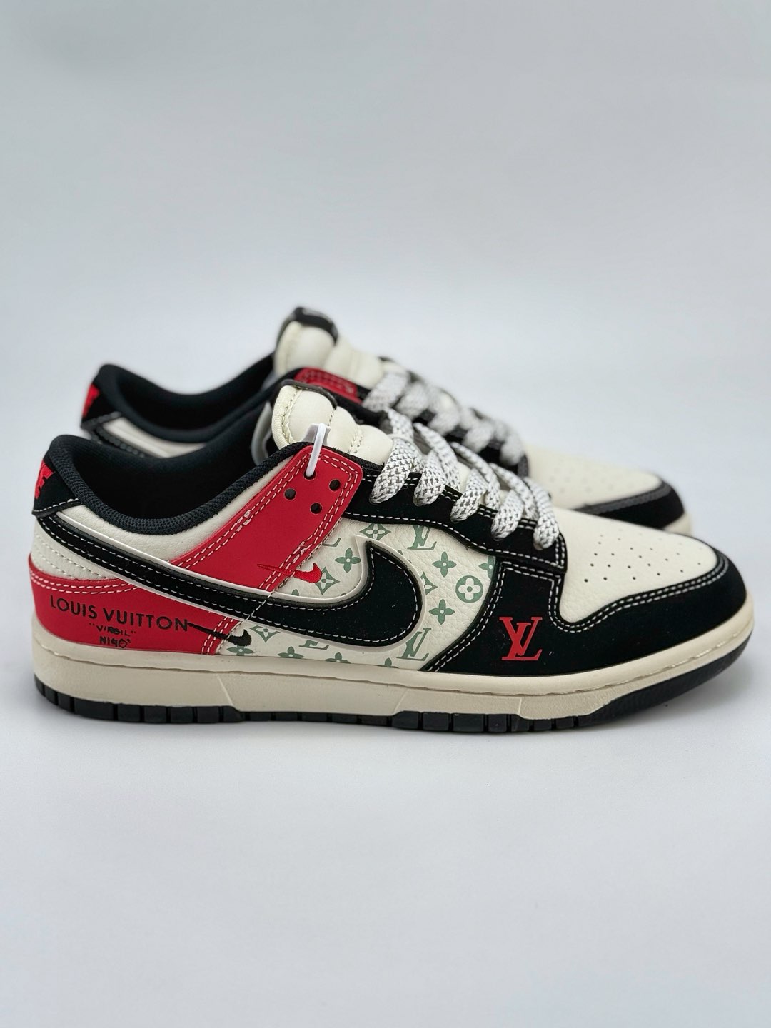 NIKE SB Dunk Low x Louis Vuitton 白黑红满天星   XF8698-021