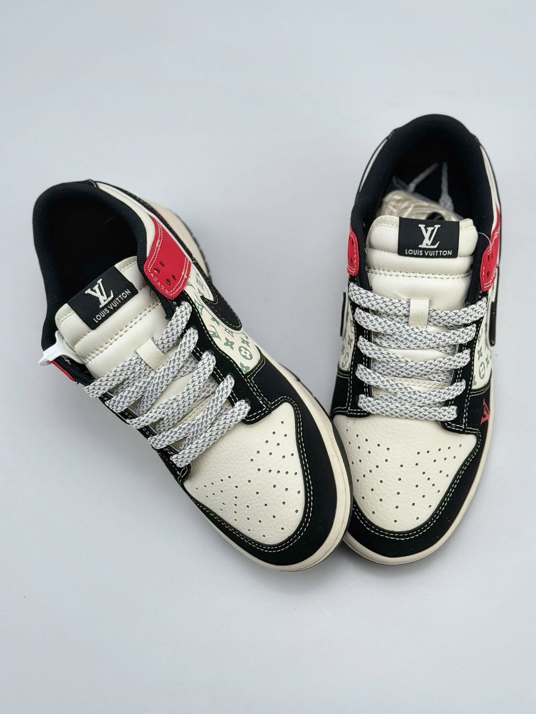 NIKE SB Dunk Low x Louis Vuitton 白黑红满天星   XF8698-021