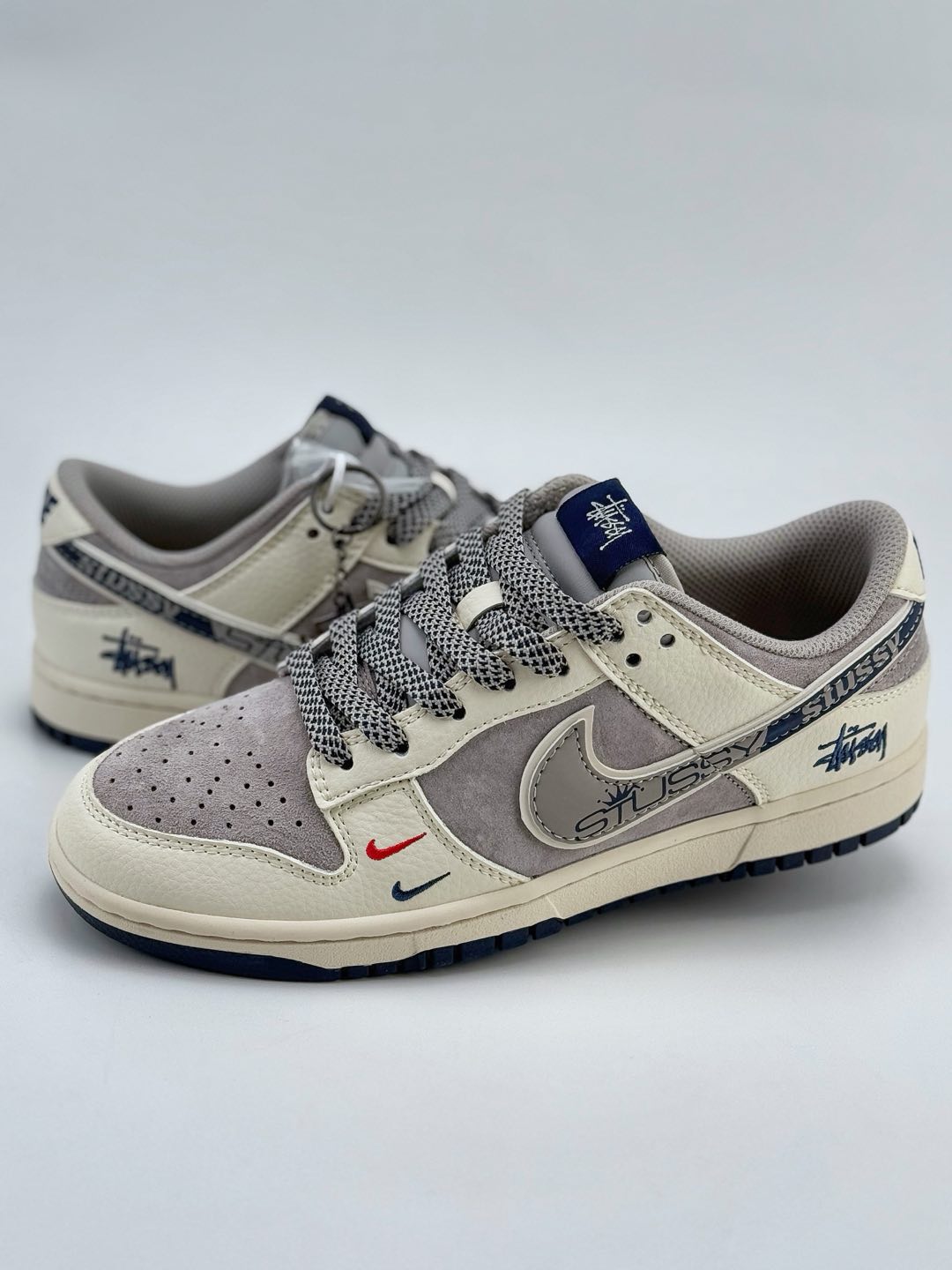 Nike SB Dunk Low x Stussy 米灰双钩满天星  DM6868-009