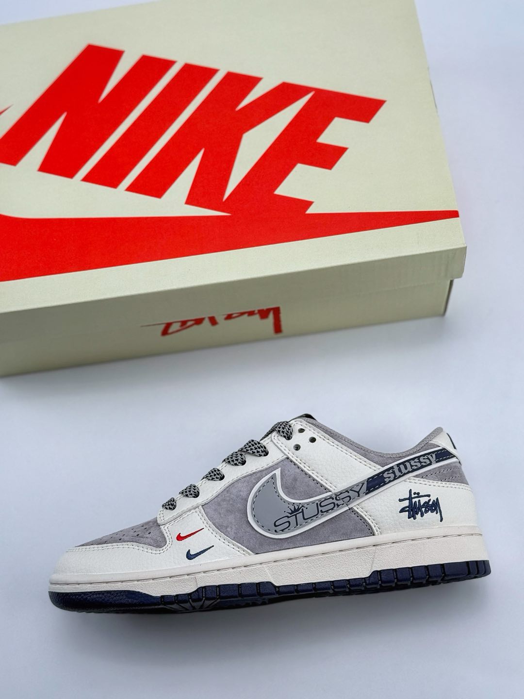 Nike SB Dunk Low x Stussy 米灰双钩满天星  DM6868-009