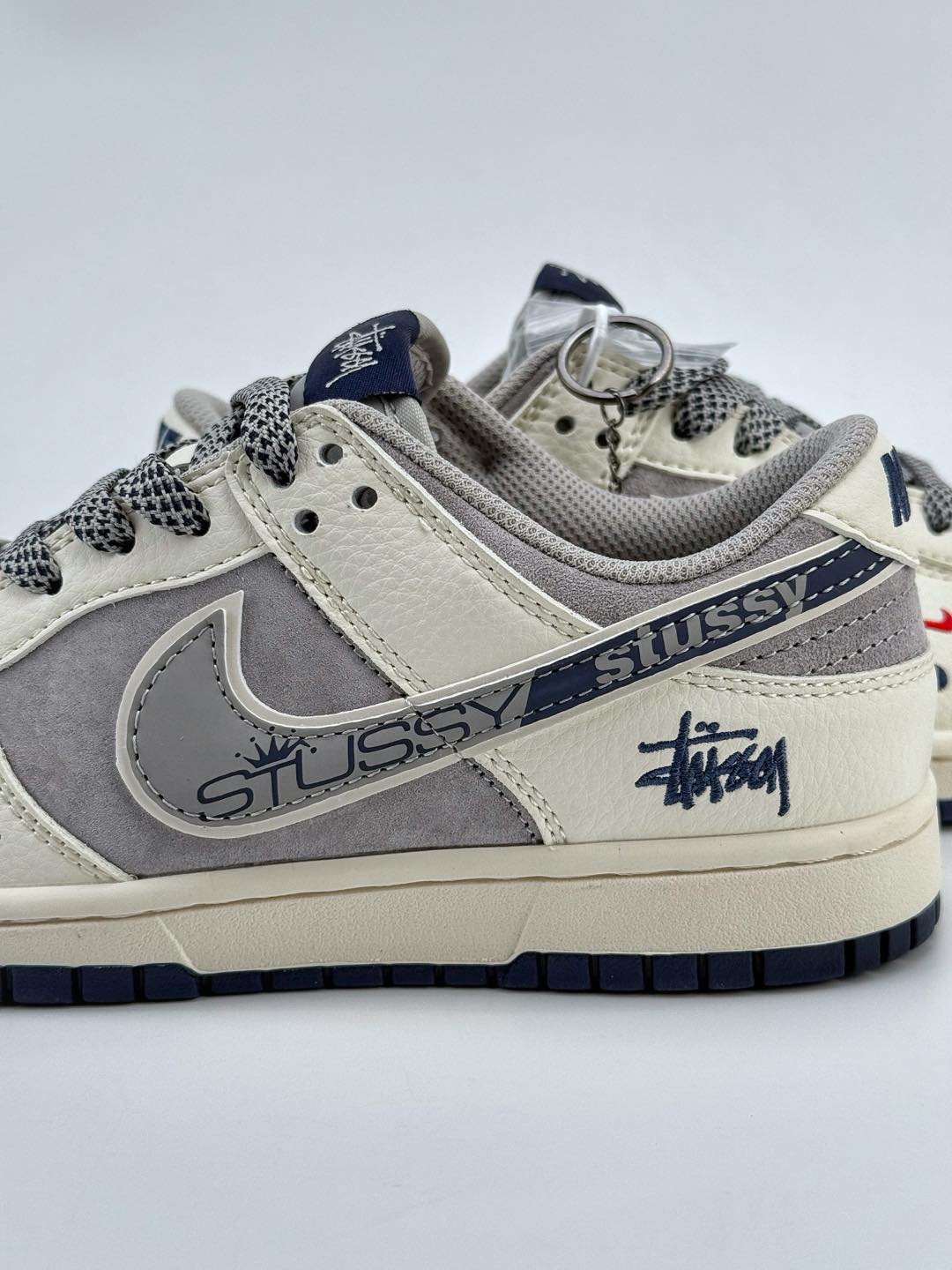 Nike SB Dunk Low x Stussy 米灰双钩满天星  DM6868-009