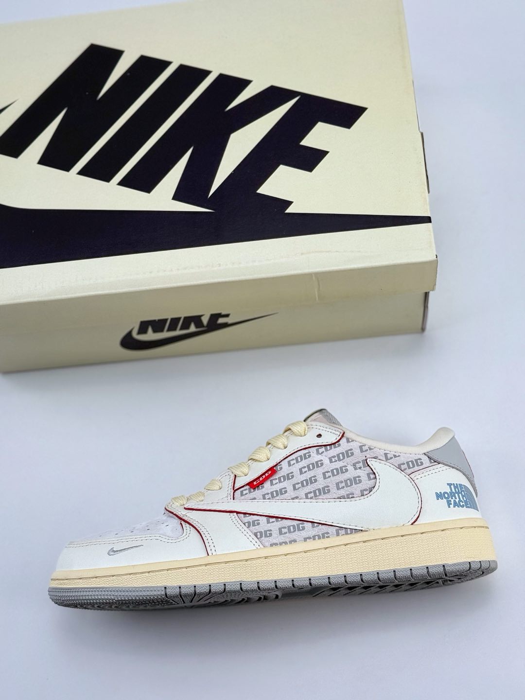 Travis Scott x Nike Air Jordan 1 Low x The North Face x CDG Air Jordan 1 Low 反转米小钩倒钩 AG3702-808