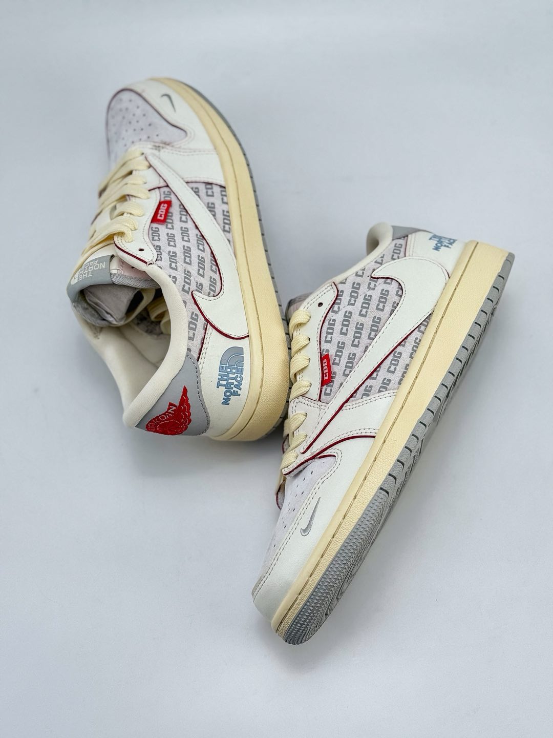 Travis Scott x Nike Air Jordan 1 Low x The North Face x CDG Air Jordan 1 Low 反转米小钩倒钩 AG3702-808