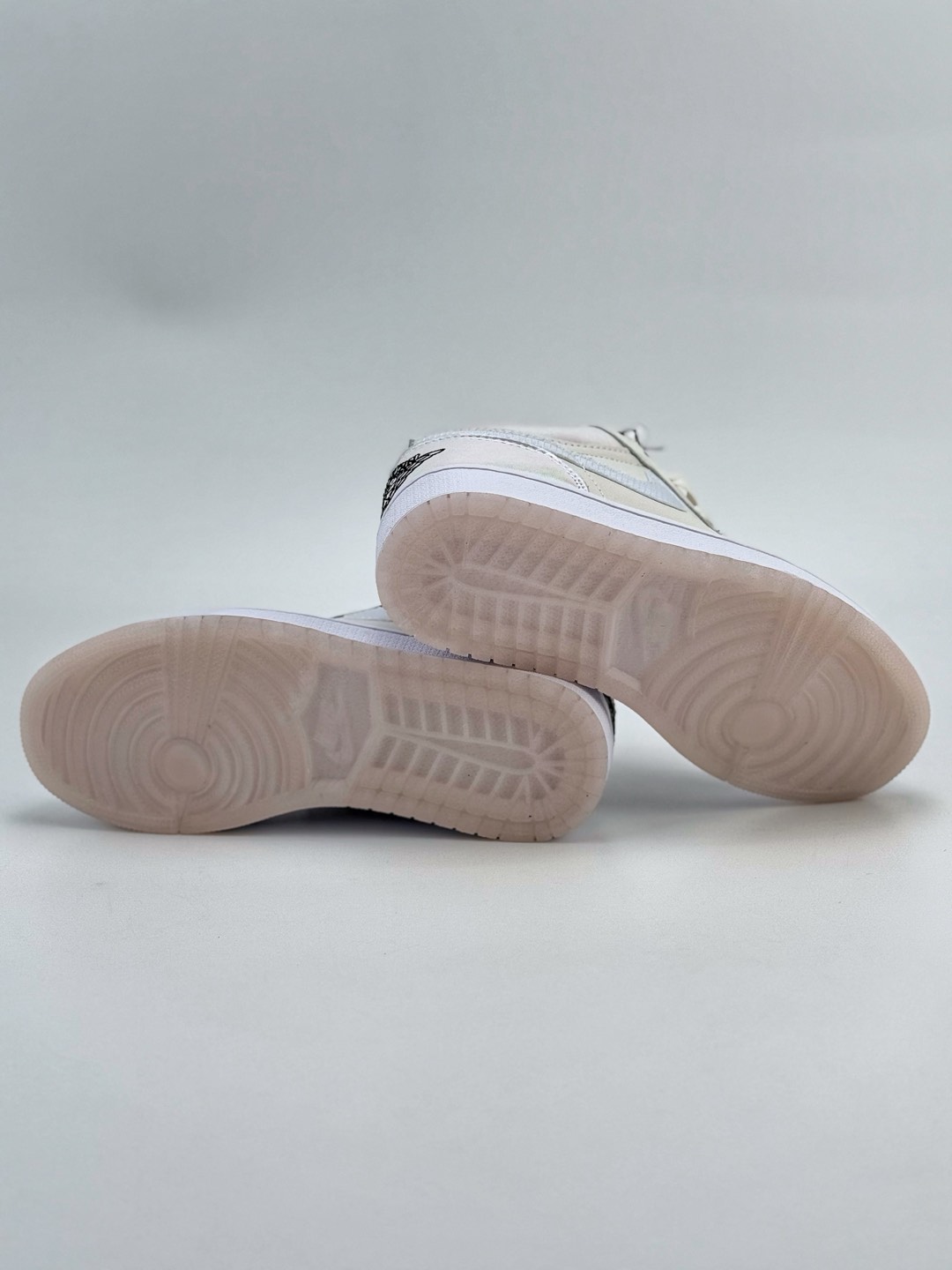 Air Jordan 1 Retro Low WMNS CNY 蛇年限定 白镭射 6