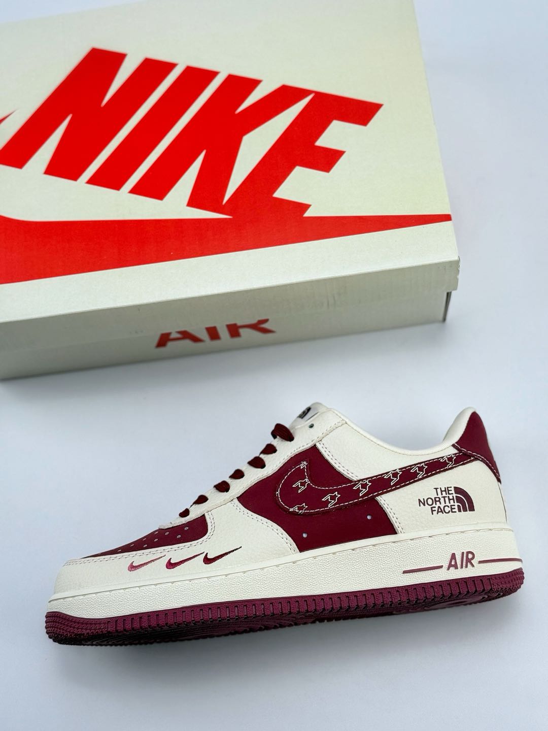 Nike Air Force 1 Low 07 x The North Face 白酒红三小钩  KK1988-042