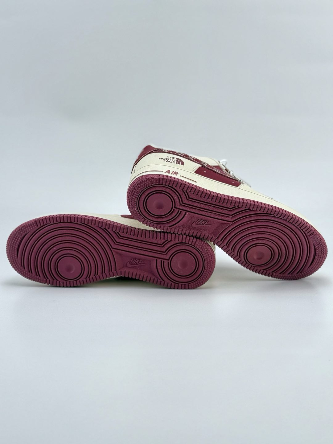 Nike Air Force 1 Low 07 x The North Face 白酒红三小钩  KK1988-042