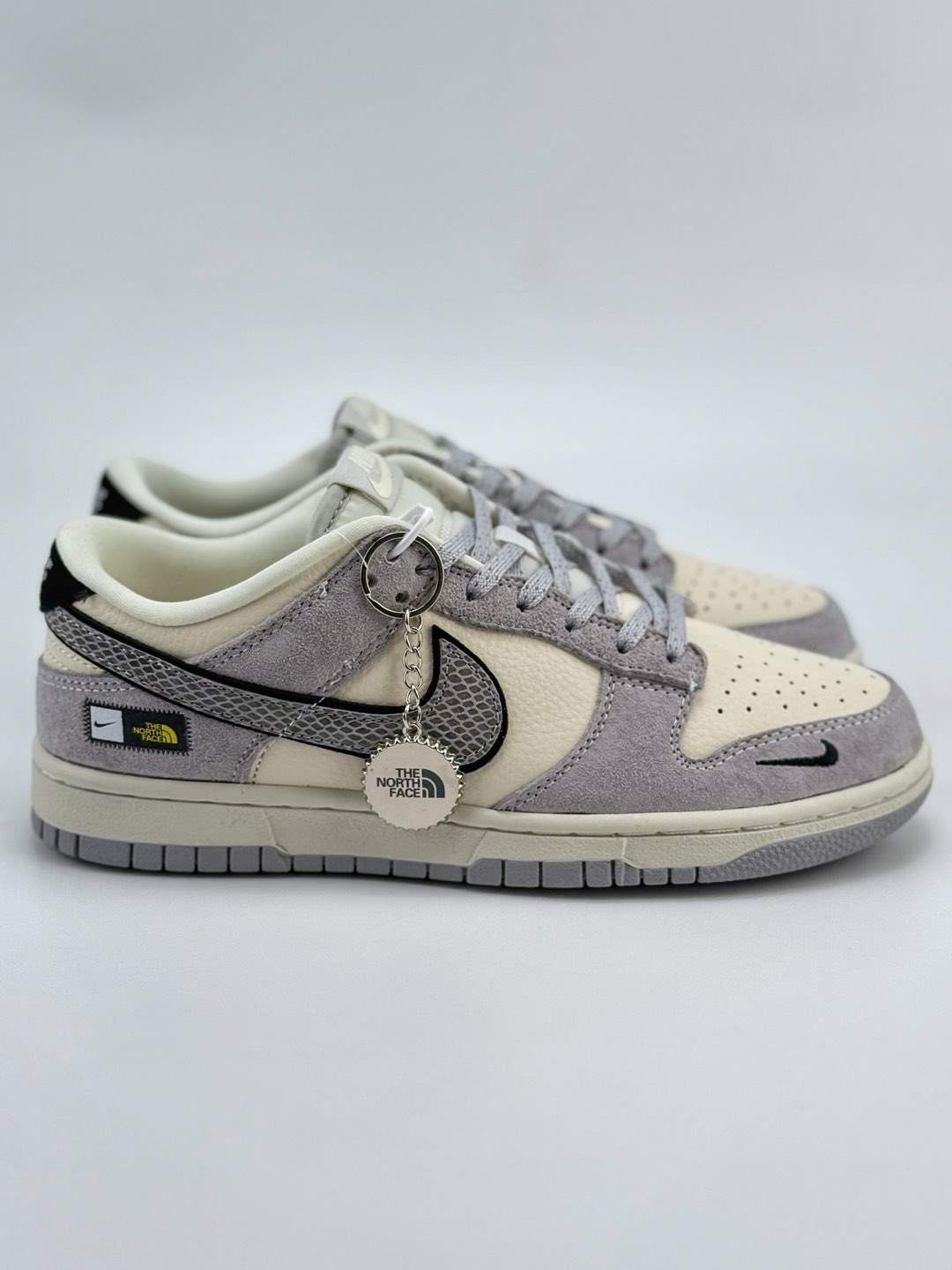 Nike SB Dunk Low x The North Face 白灰小钩满天星  KK1333-019