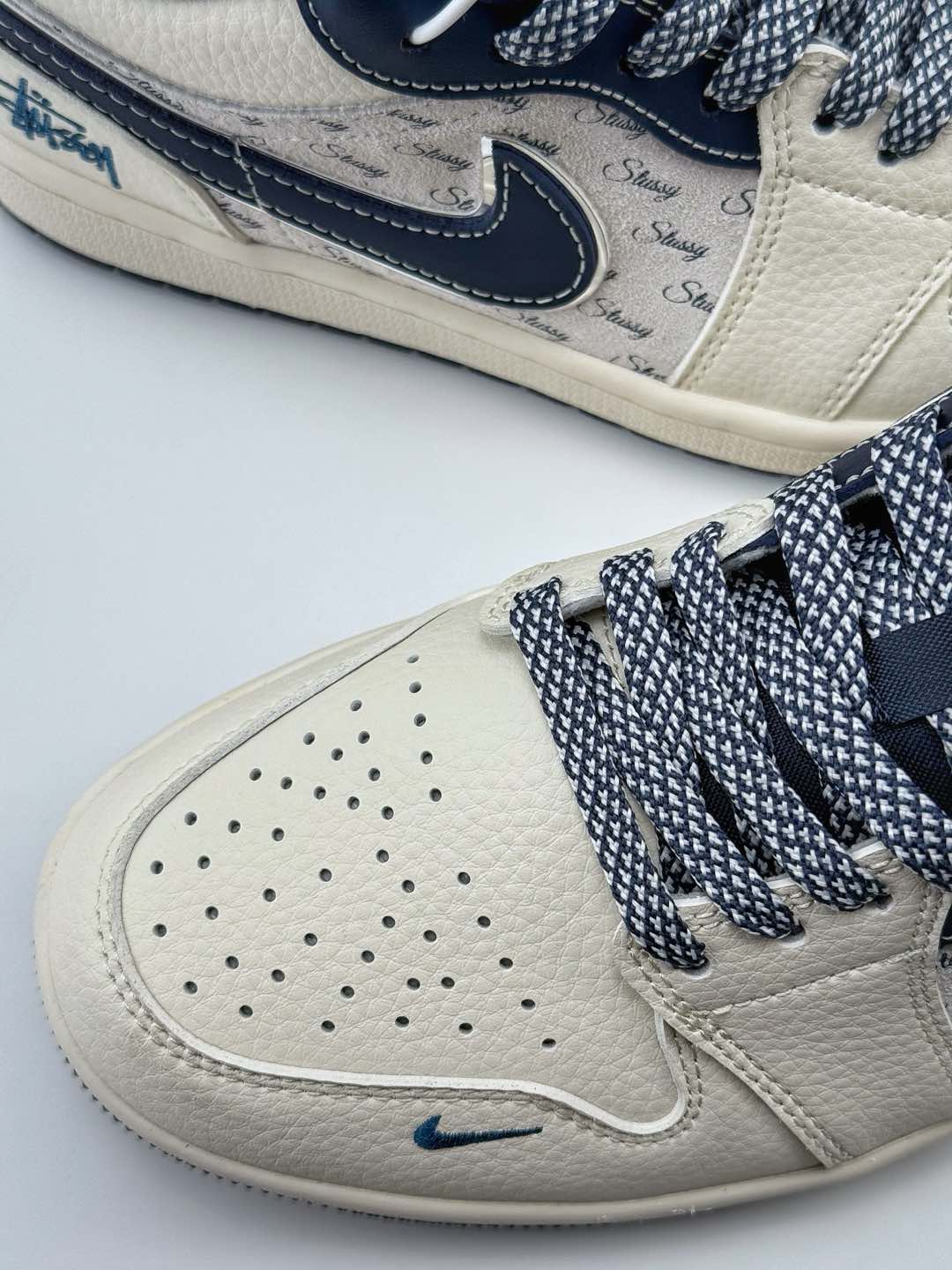 Air Jordan 1 Retro Low x Stussy 白蓝小钩满天星 XF8698-032