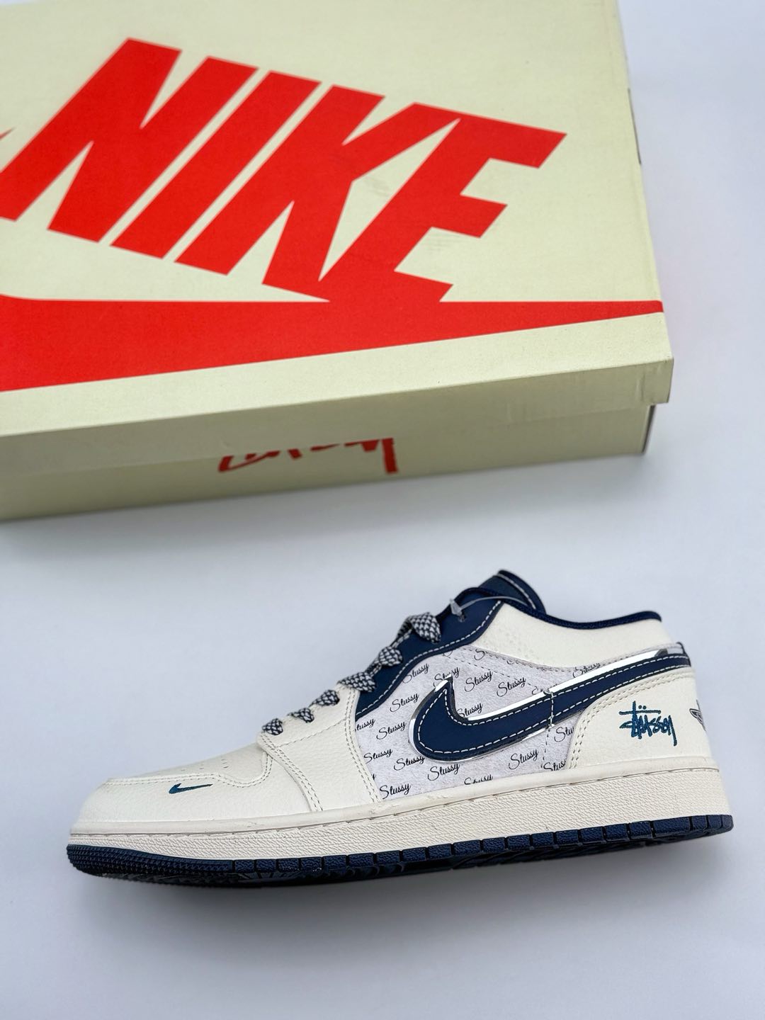 Air Jordan 1 Retro Low x Stussy 白蓝小钩满天星 XF8698-032