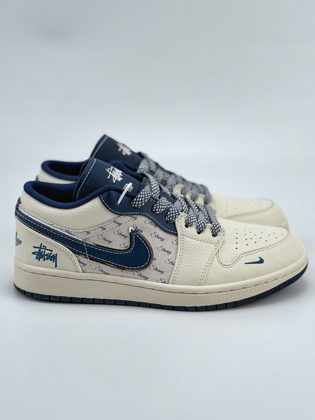 Air Jordan 1 Retro Low x Stussy 白蓝小钩满天星 XF8698-032