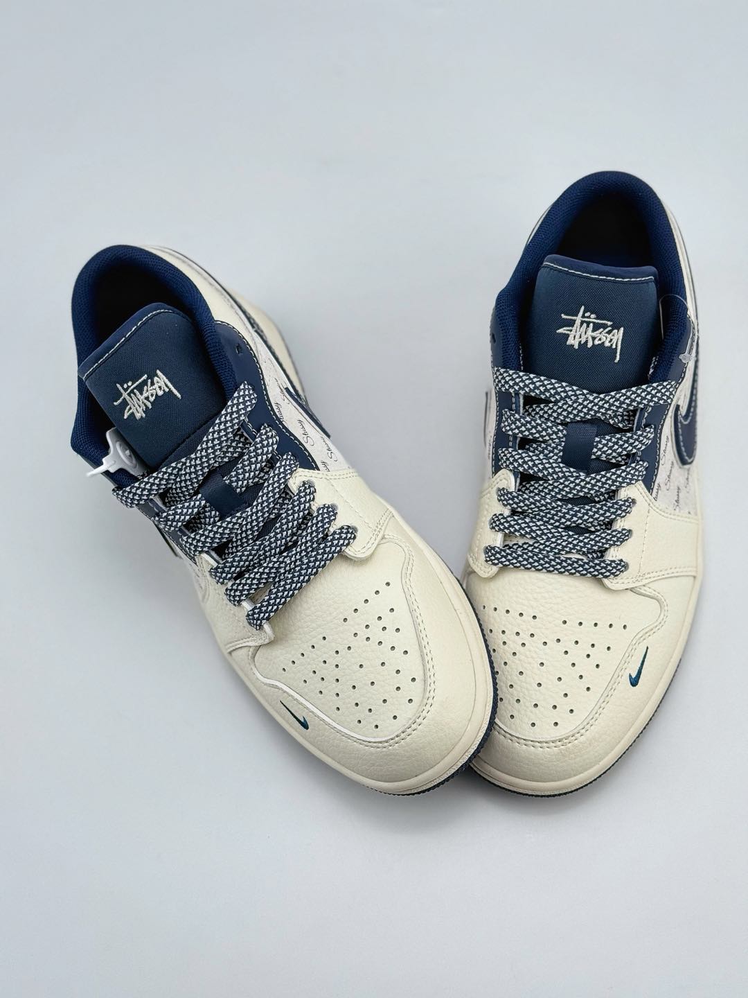 Air Jordan 1 Retro Low x Stussy 白蓝小钩满天星 XF8698-032