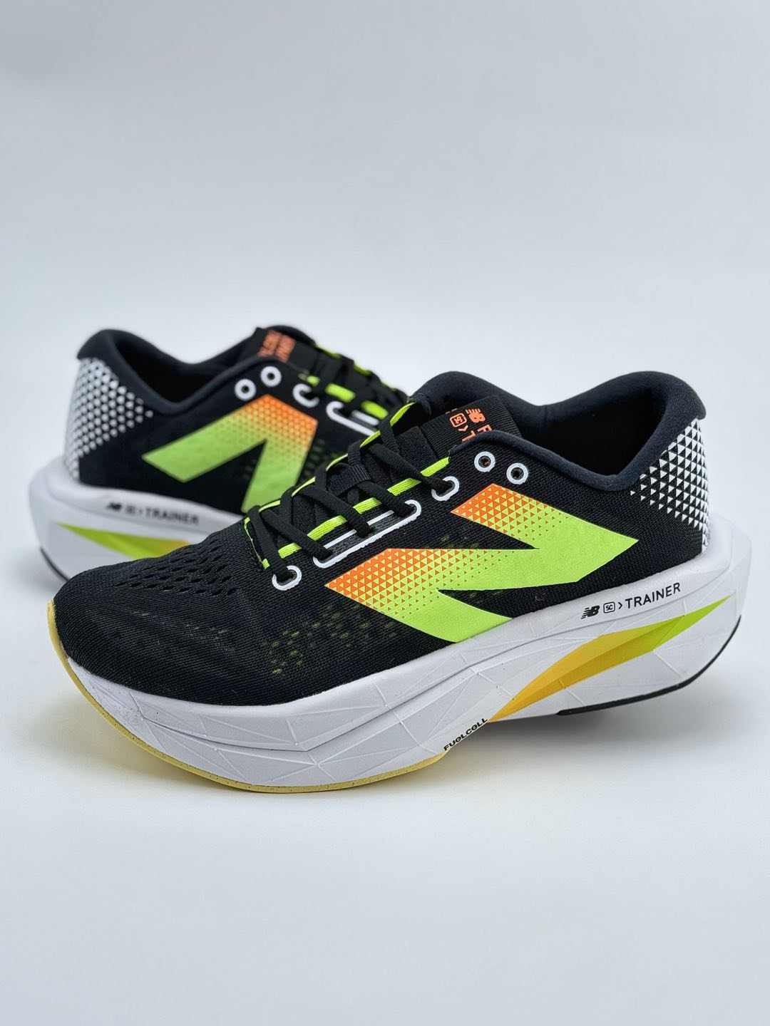 New Balance FuelCell SuperComp Trainer V2