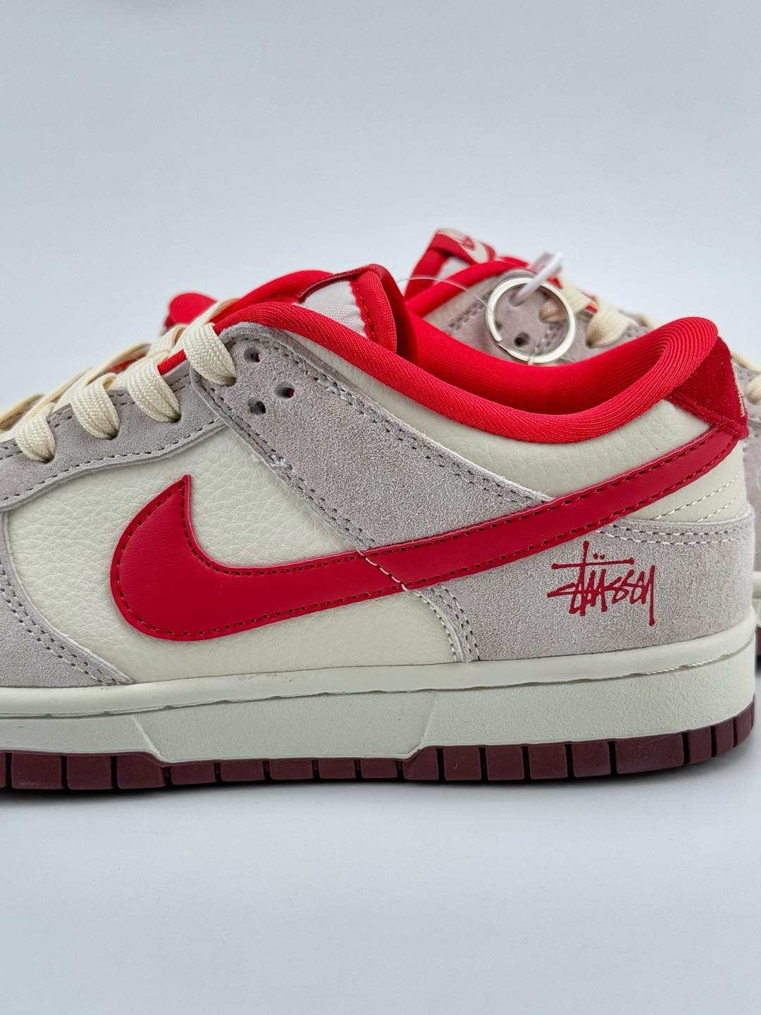 Nike SB Dunk Low x Stussy 米灰红  KK1333-021