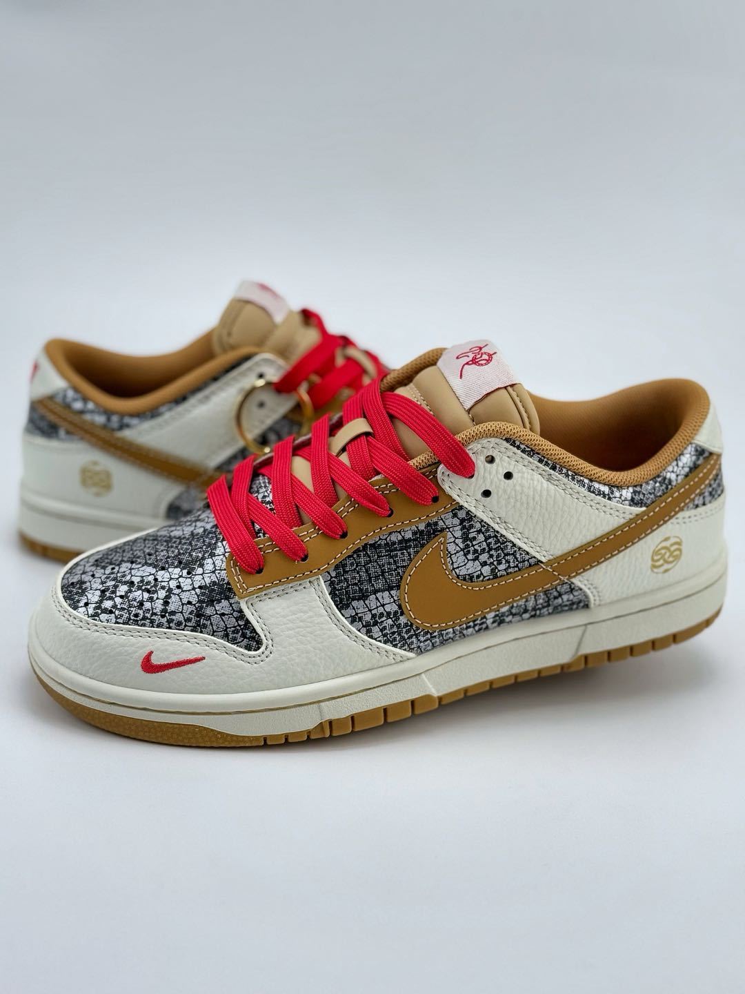 Nike SB Dunk Low 蛇年限定 白黑黄小钩  CY5979-102
