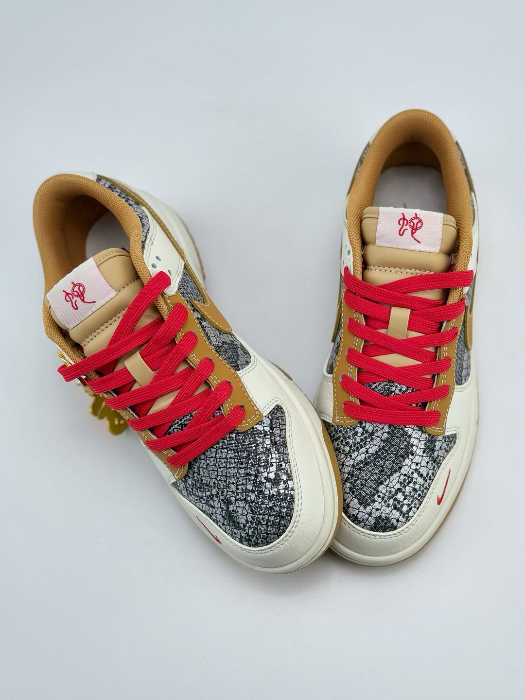 Nike SB Dunk Low 蛇年限定 白黑黄小钩  CY5979-102