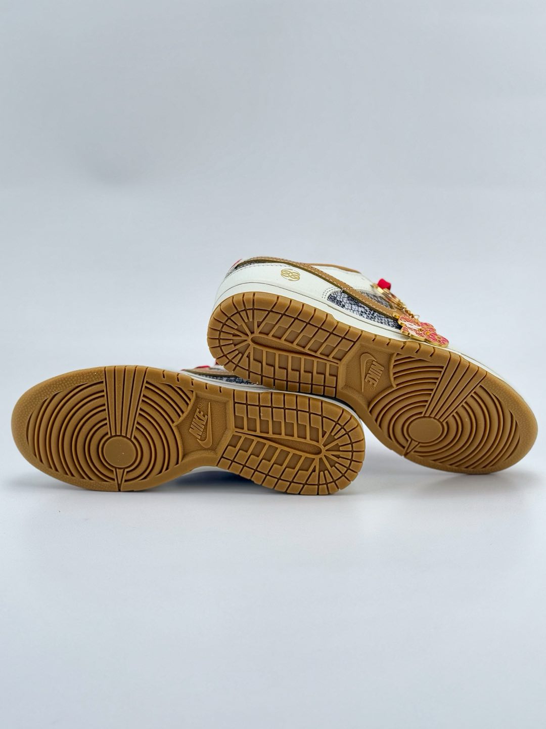 Nike SB Dunk Low 蛇年限定 白黑黄小钩  CY5979-102