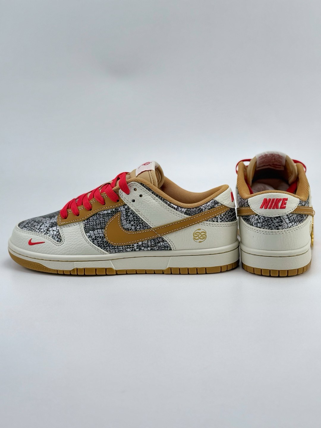 Nike SB Dunk Low 蛇年限定 白黑黄小钩  CY5979-102
