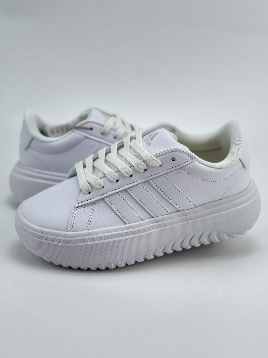 Adidas GRAND COURT 防滑耐磨轻便低帮厚底鞋 三叶草休闲复古运动厚底鞋 IE1089