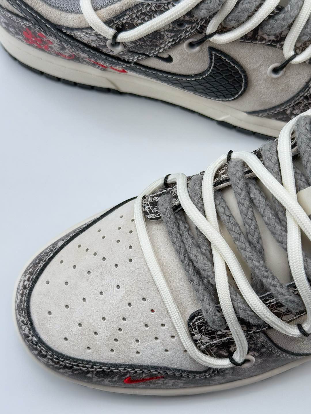 Nike SB Dunk Low 蛇年限定 白黑蟒纹小钩绑带 YX5066-273
