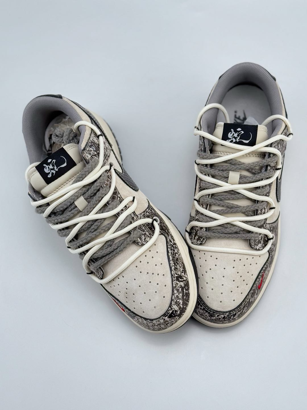 Nike SB Dunk Low 蛇年限定 白黑蟒纹小钩绑带 YX5066-273