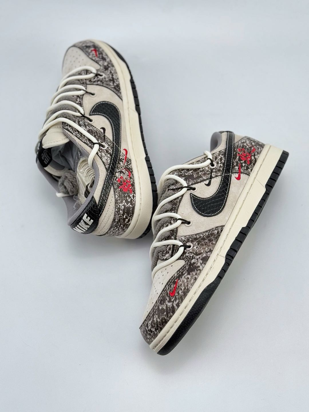 Nike SB Dunk Low 蛇年限定 白黑蟒纹小钩绑带 YX5066-273
