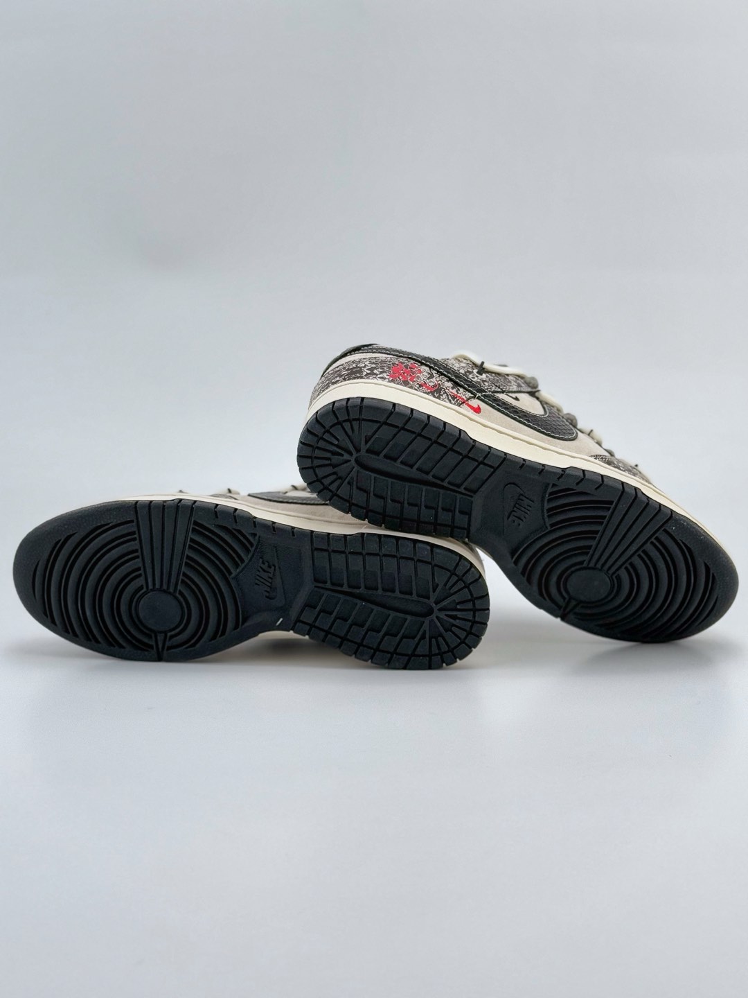 Nike SB Dunk Low 蛇年限定 白黑蟒纹小钩绑带 YX5066-273