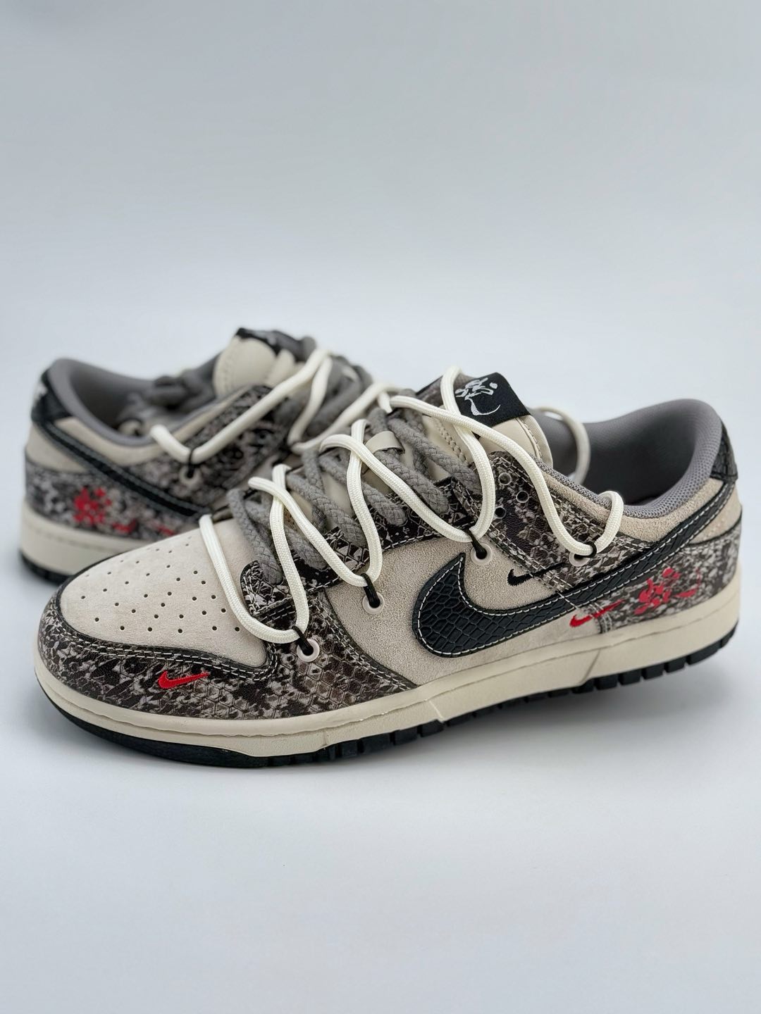 Nike SB Dunk Low 蛇年限定 白黑蟒纹小钩绑带 YX5066-273