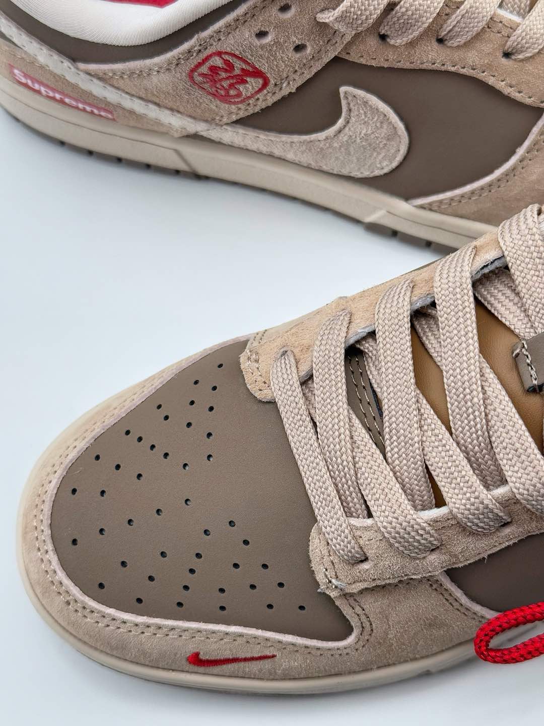 Nike SB Dunk Low x Supreme 蛇年限定 棕红小钩  AG3702-851