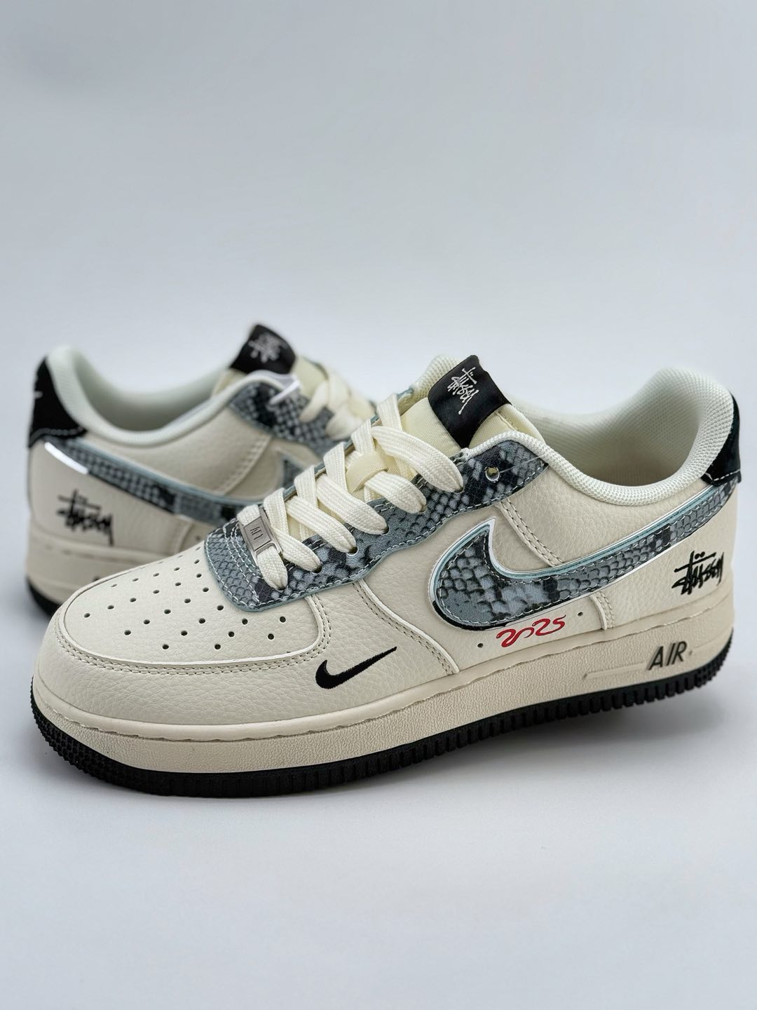 Nike Air Force 1 Low 07 x Stussy 蛇年限定 米黑小钩  XF8698-046