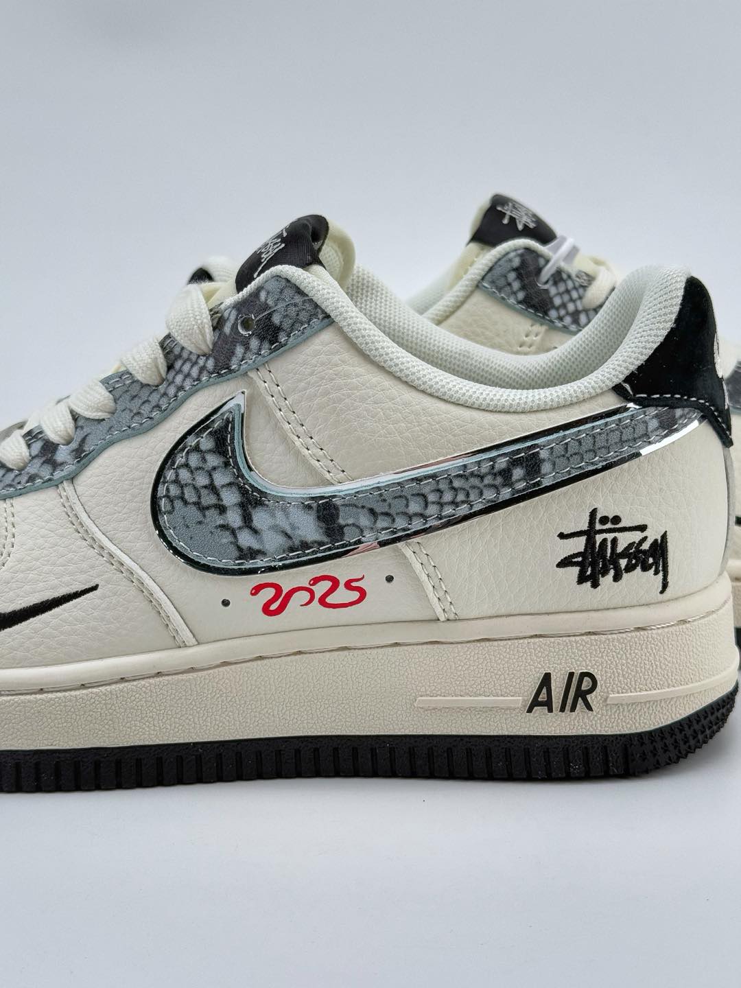 Nike Air Force 1 Low 07 x Stussy 蛇年限定 米黑小钩  XF8698-046