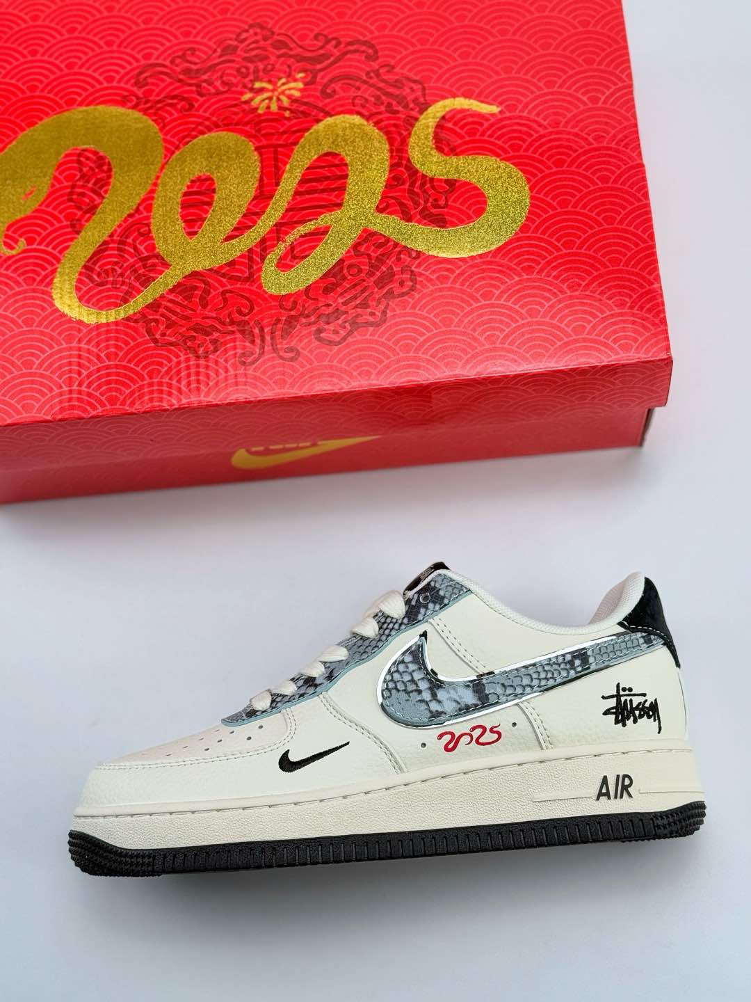 Nike Air Force 1 Low 07 x Stussy 蛇年限定 米黑小钩  XF8698-046