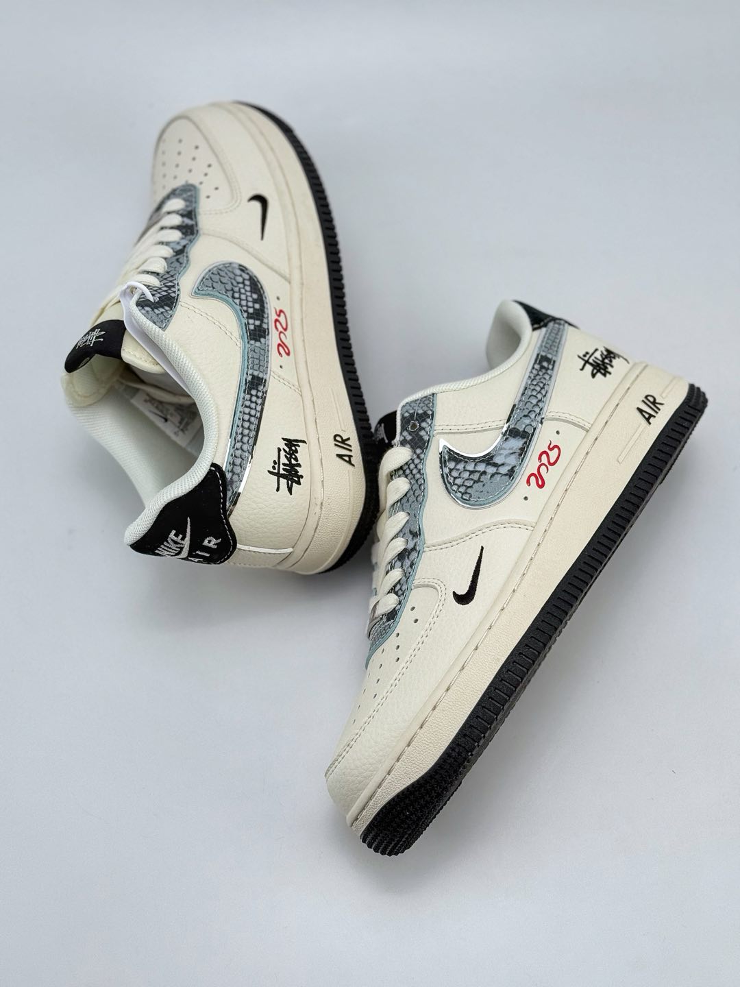 Nike Air Force 1 Low 07 x Stussy 蛇年限定 米黑小钩  XF8698-046